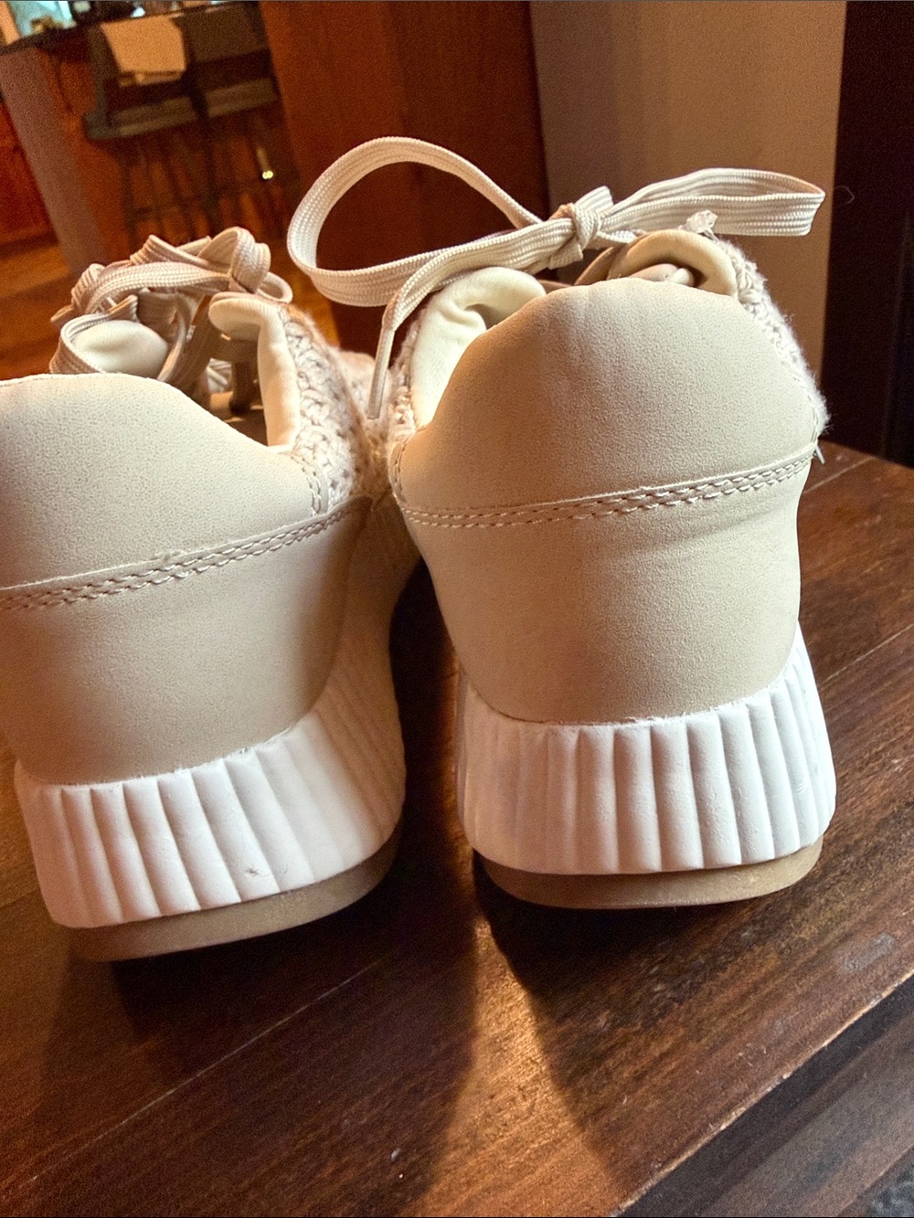 DOLCE VITA Womens Cream Knit Platform Sneakers - Picture 5 of 7